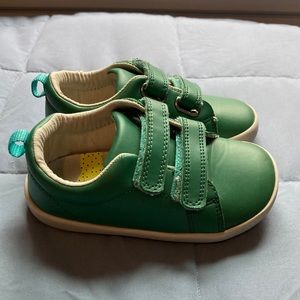 Ten little 9.5 toddler shoe